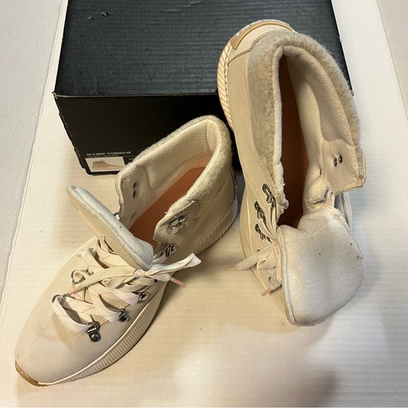 Sorel Boots Out and About III Conquest in Chalk & Sea Salt Sz 11 EUC w/ Box - Picture 5 of 16